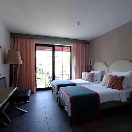 Rustica Hotel 2*
